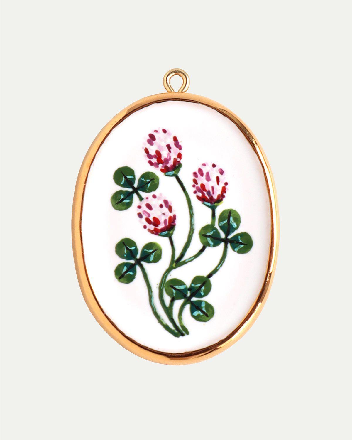 Три конюшини